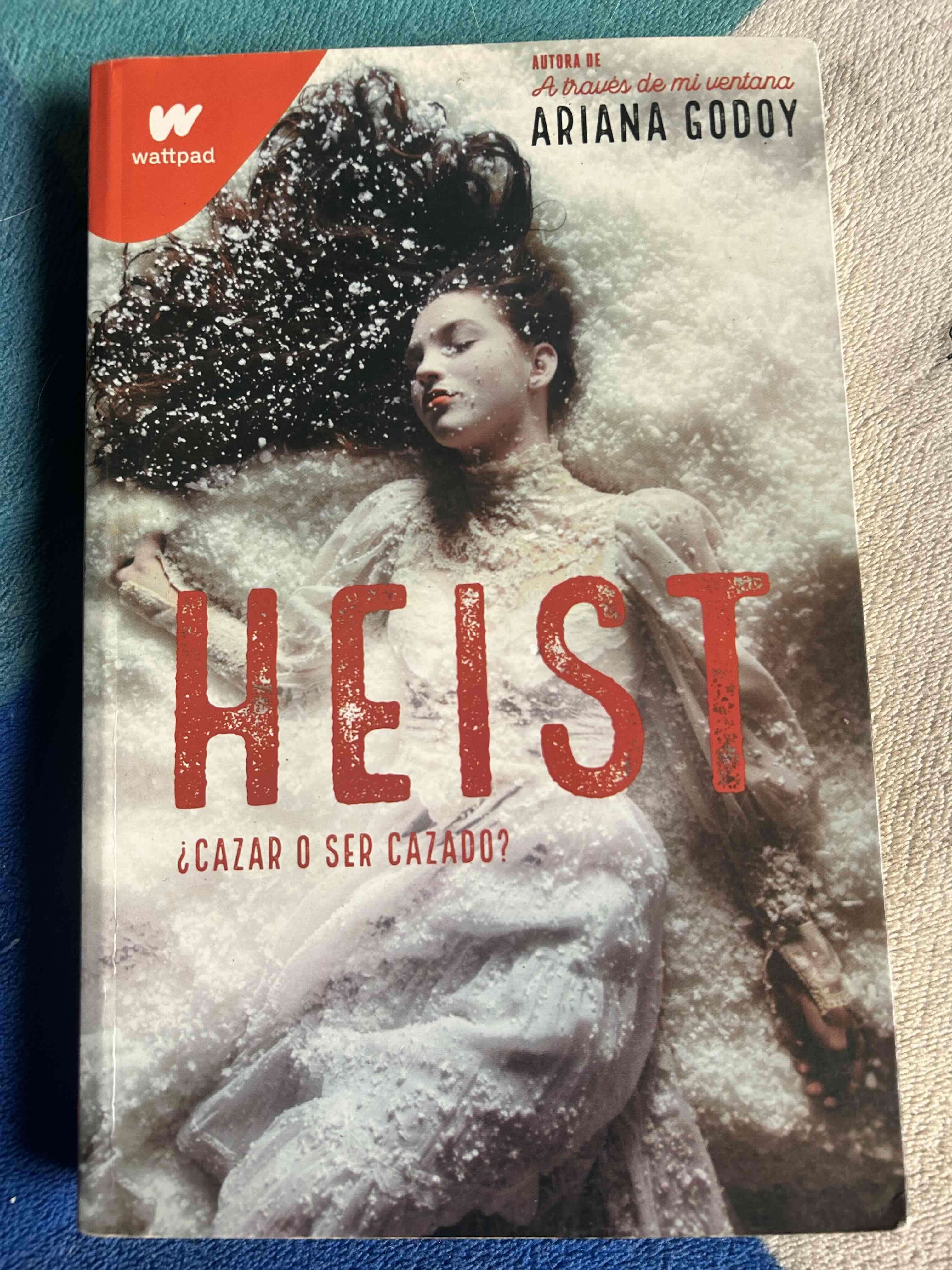 Libro 'Heist' de Ariana Godoy